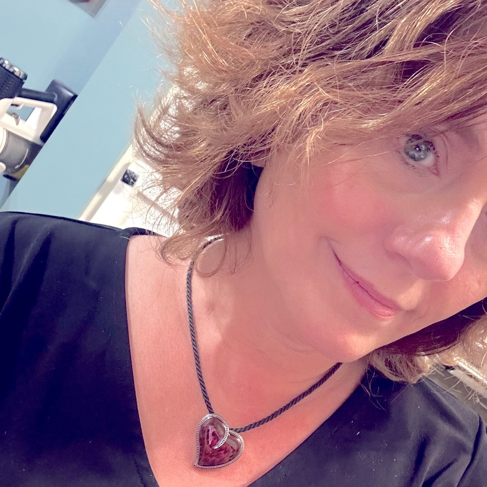 Meet your Posher, Adrienne